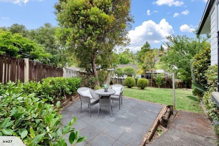 Photo of property in 12 Topliss Drive, Northcross, Auckland, 0632