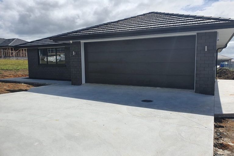 Photo of property in 22 Calder Crescent, Pokeno, 2402