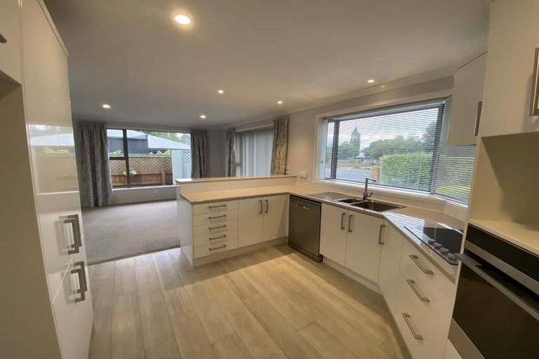 Photo of property in 2/61 Colombo Street, Cashmere, Christchurch, 8022