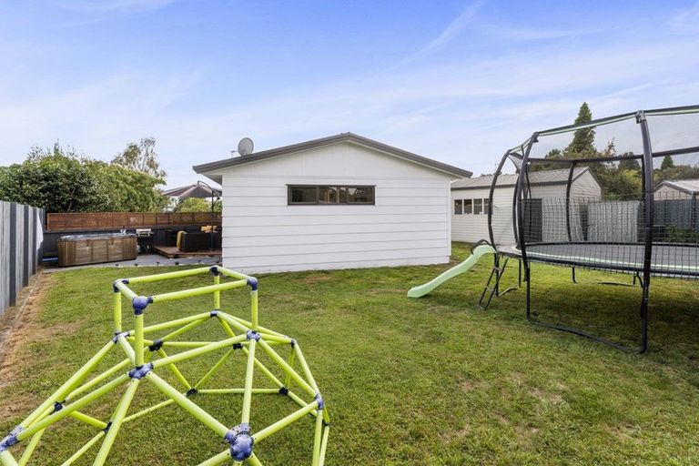 Photo of property in 8 Taurus Place, Kawaha Point, Rotorua, 3010