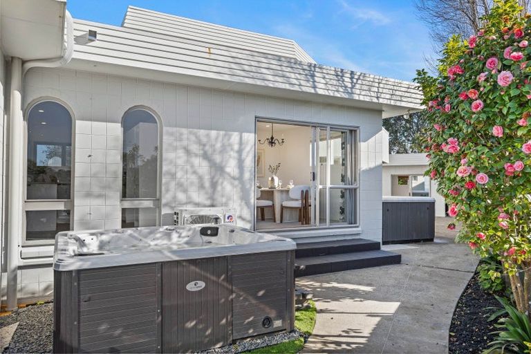 Photo of property in 825 Beach Road, Browns Bay, Auckland, 0630