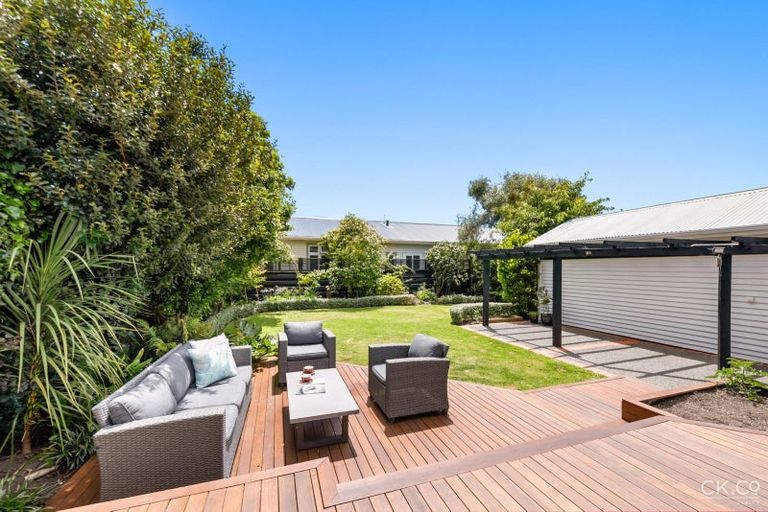 Photo of property in 17 Saint Albans Grove, Woburn, Lower Hutt, 5010