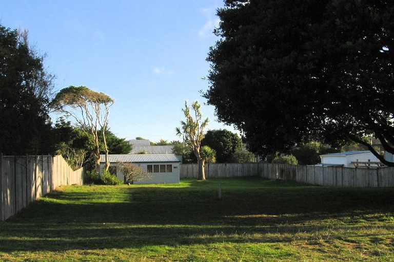 Photo of property in 30 Hemara Street, Waikanae Beach, Waikanae, 5036