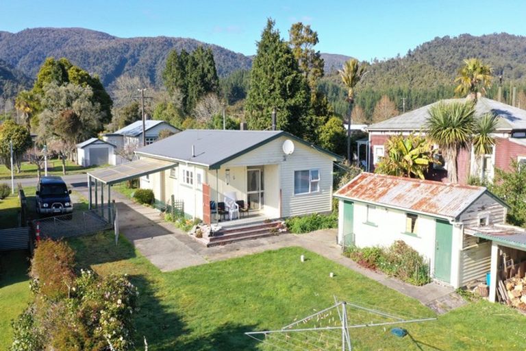 Photo of property in 37 Aylmer Street, Ross, 7812