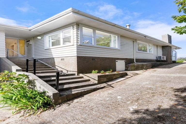Photo of property in 30 Bassett Road, Johnsonville, Wellington, 6037