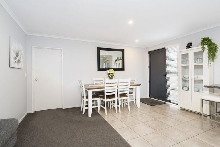 Photo of property in 21 Misty Valley Drive, Henderson, Auckland, 0612