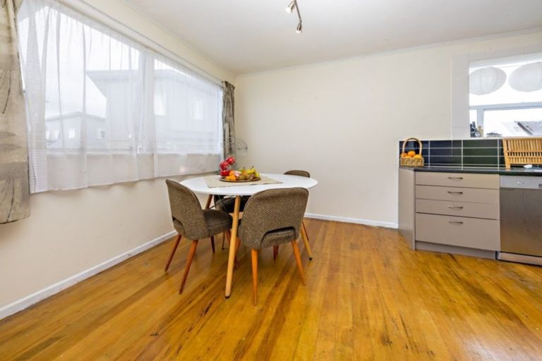 Photo of property in 16 Belgrave Place, Papakura, 2110