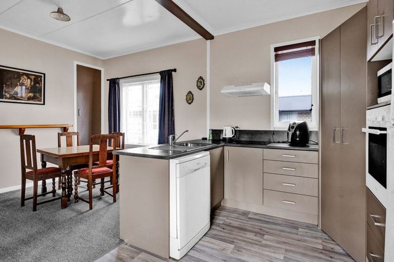 Photo of property in 23 Turuturu Road, Hawera, 4610