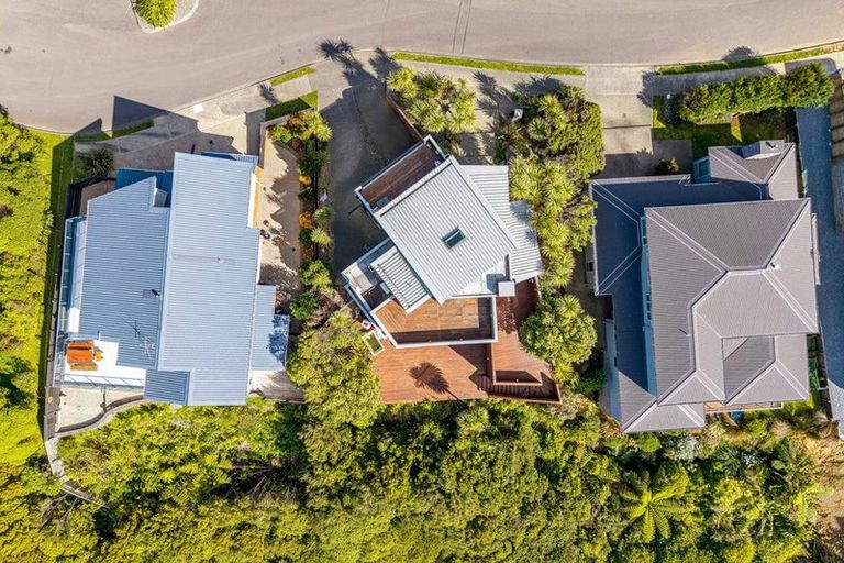 Photo of property in 71 Tamworth Crescent, Newlands, Wellington, 6037