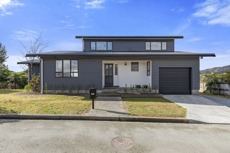 Photo of property in 201 Holborn Drive, Stokes Valley, Lower Hutt, 5019