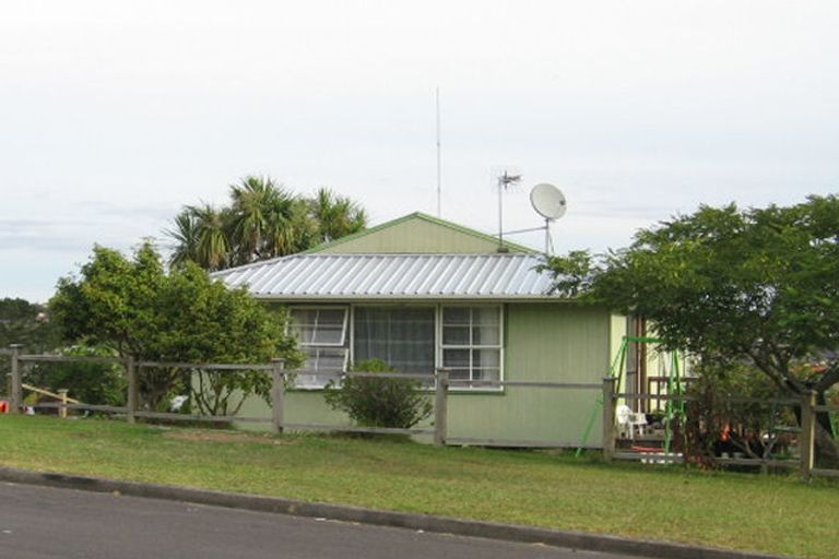 Photo of property in 7 Hueglow Rise, West Harbour, Auckland, 0618
