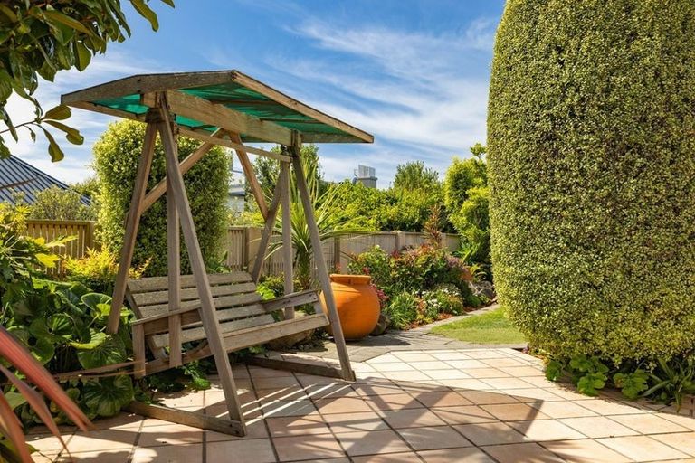 Photo of property in 6 Inverness Lane, Redcliffs, Christchurch, 8081