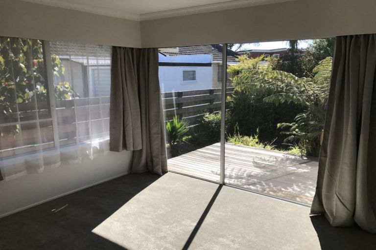 Photo of property in 42 James Evans Drive, Northcote, Auckland, 0627
