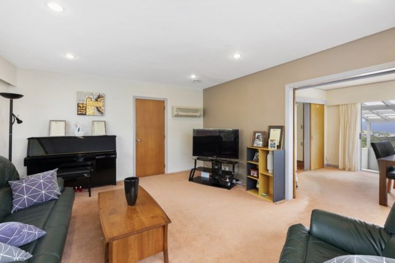 Photo of property in 35 Acacia Avenue, Maungaraki, Lower Hutt, 5010