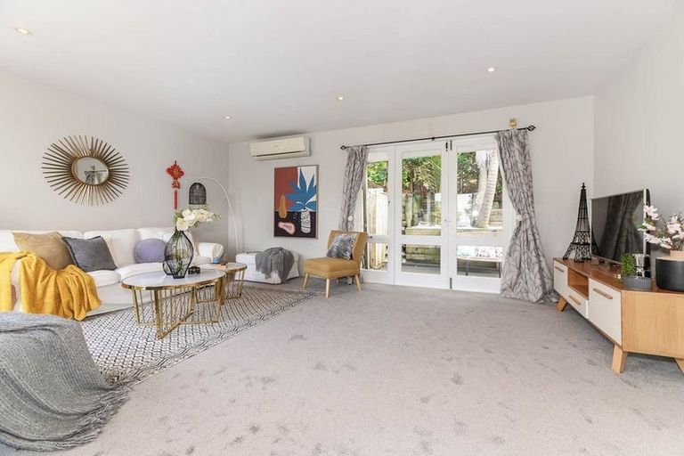 Photo of property in 6 Anchor Place, Beach Haven, Auckland, 0626