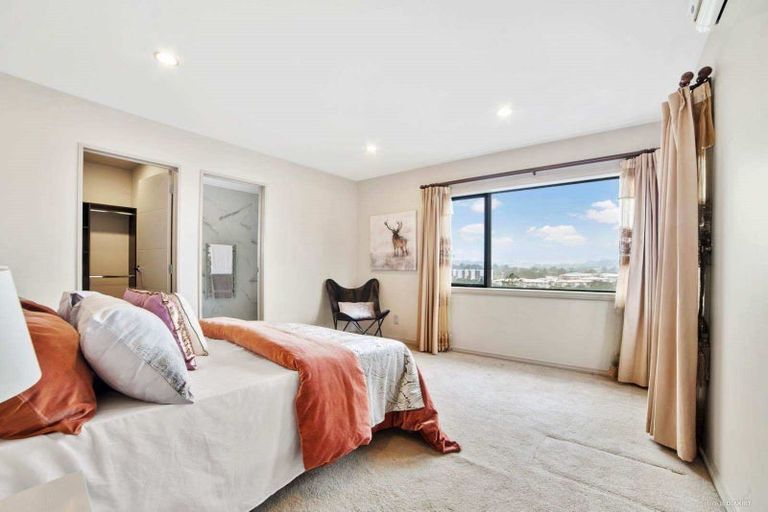 Photo of property in 29 The Avenue, Albany, Auckland, 0632