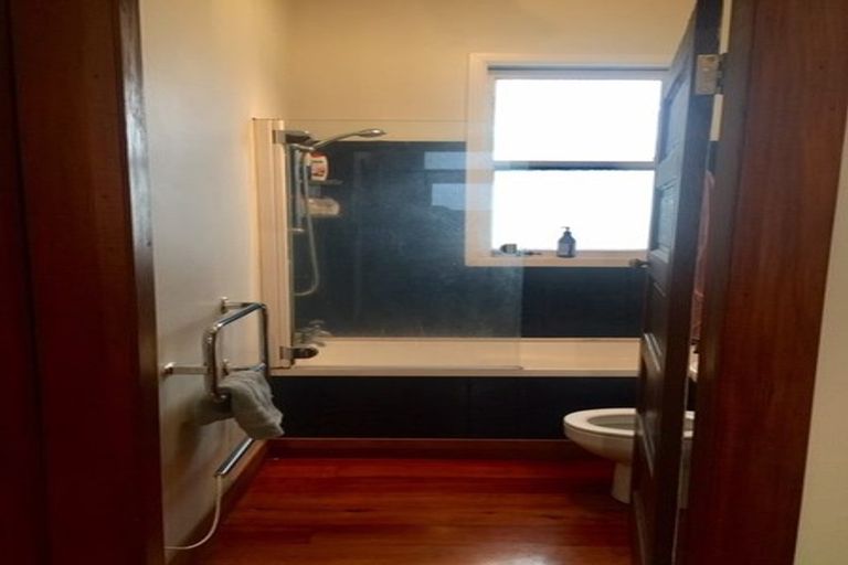 Photo of property in 124 Russell Terrace, Berhampore, Wellington, 6023