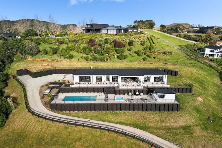 Photo of property in 42 Oceana Drive, Welcome Bay, Tauranga, 3175