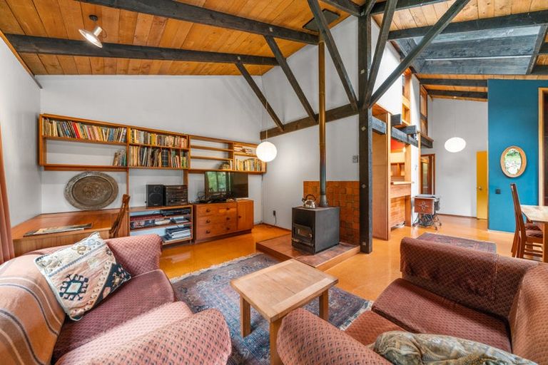 Photo of property in 99 Elmslie Road, Pinehaven, Upper Hutt, 5019