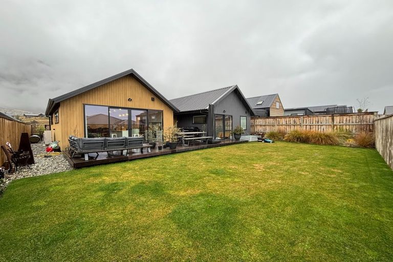 Photo of property in 28 Spur Ridge Rise, Jacks Point, 9371