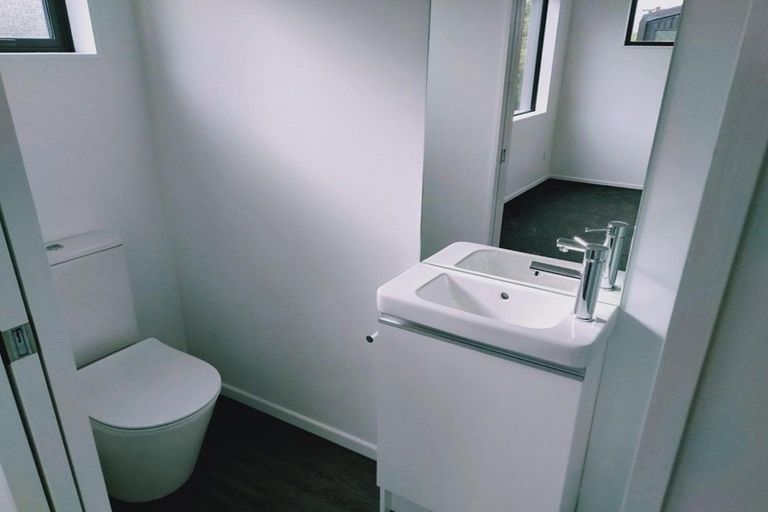 Photo of property in 4b Wattle Road, Sunnyvale, Auckland, 0612