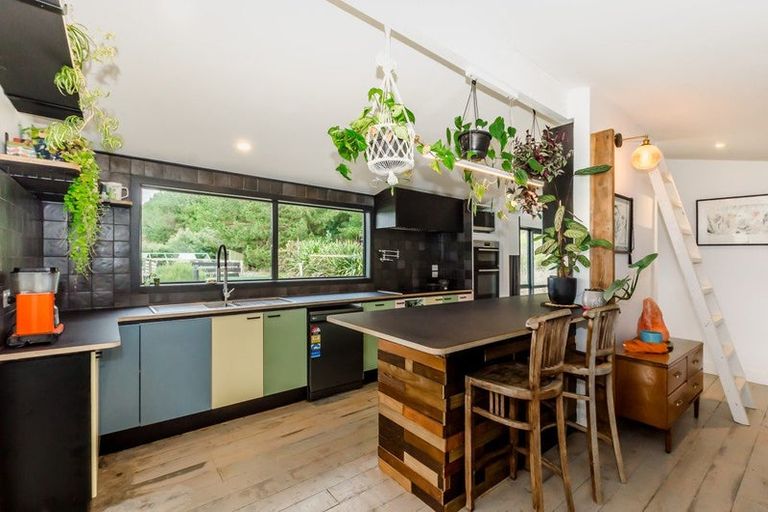 Photo of property in 577 Waikawa Beach Road, Waikawa Beach, Levin, 5573