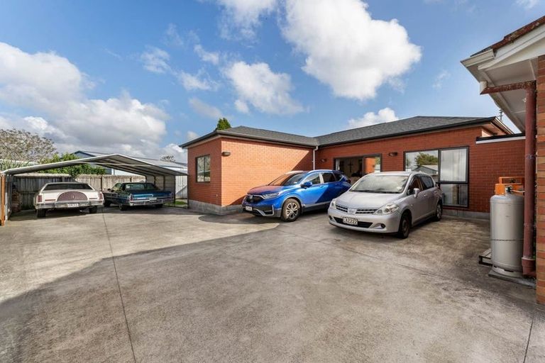 Photo of property in 9 Gwendoline Avenue, Te Atatu Peninsula, Auckland, 0610