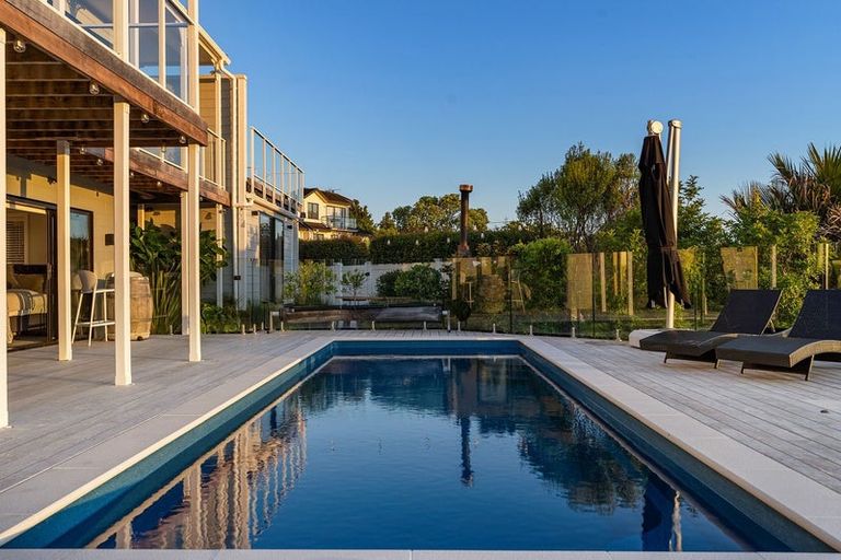 Photo of property in 5 Poaka Place, Beach Haven, Auckland, 0626