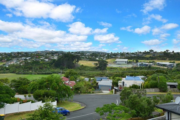 Photo of property in 35 Totara Road, Stanmore Bay, Whangaparaoa, 0932