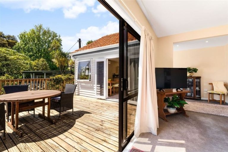 Photo of property in 14 Derwent Crescent, Titirangi, Auckland, 0604