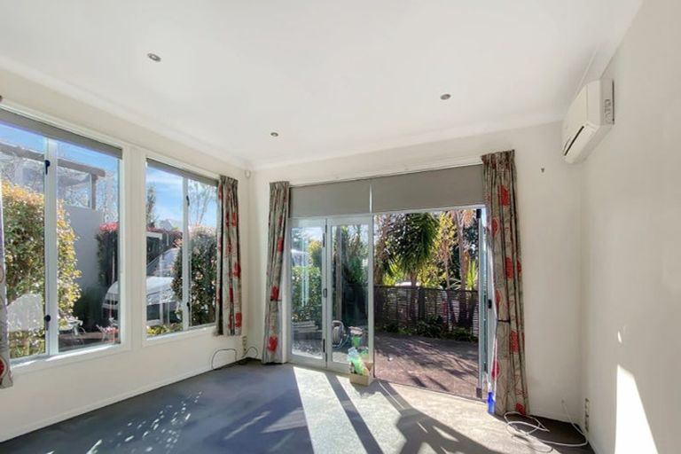 Photo of property in 11a Clearwater Cove, West Harbour, Auckland, 0618