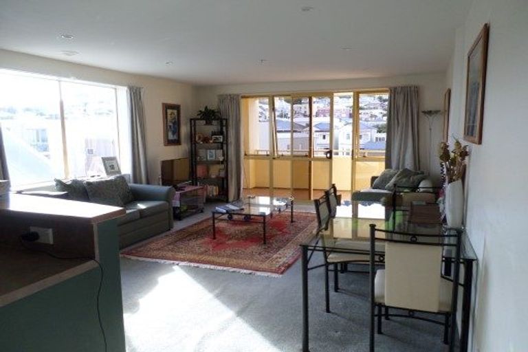 Photo of property in 5d/5 Kent Terrace, Mount Victoria, Wellington, 6011