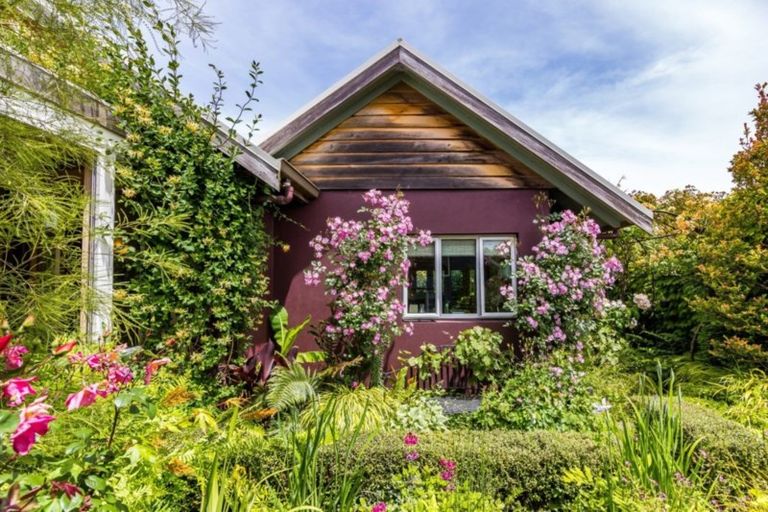 Photo of property in 6 Mahuta Road, Waitahanui, Taupo, 3378