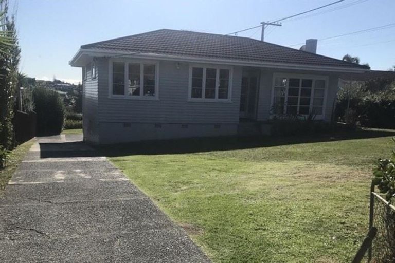 Photo of property in 76 Pupuke Road, Hillcrest, Auckland, 0627