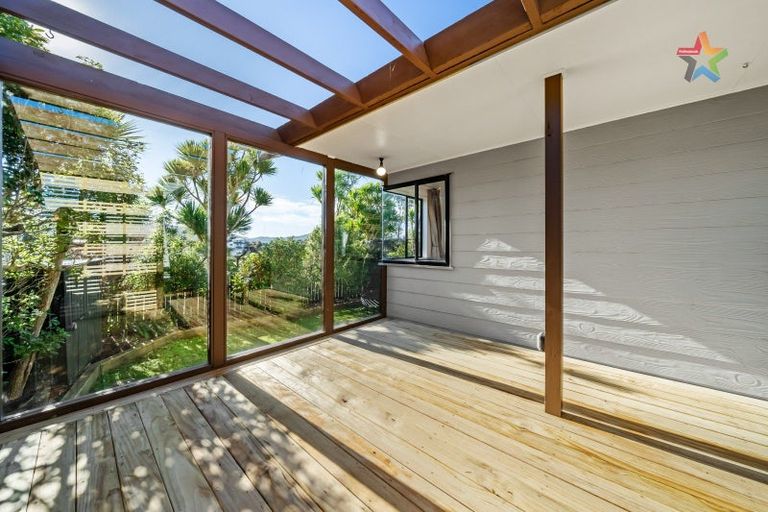 Photo of property in 21 Jasmine Grove, Maungaraki, Lower Hutt, 5010