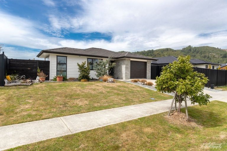 Photo of property in 44 Buddle Road, Wallaceville, Upper Hutt, 5018