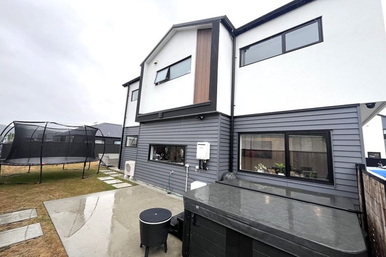 Photo of property in 8 Balmerino Lane, Wallaceville, Upper Hutt, 5018