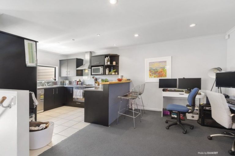 Photo of property in 16/15 Roxburgh Street, Mount Victoria, Wellington, 6011