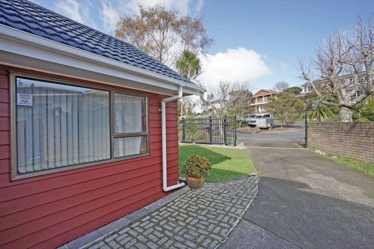 Photo of property in 7 Mosman Place, Chatswood, Auckland, 0626