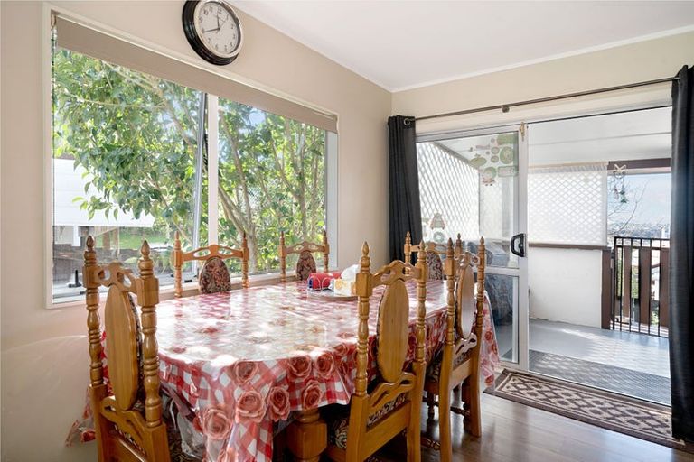 Photo of property in 1 Riesling Place, Henderson, Auckland, 0612