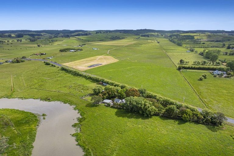 Photo of property in 2162 State Highway 16, Helensville, 0875