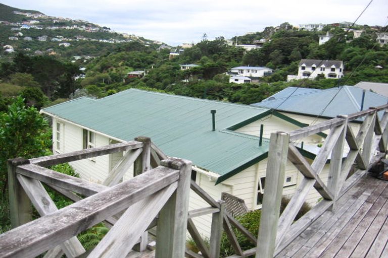Photo of property in 82 Ranui Crescent, Khandallah, Wellington, 6035