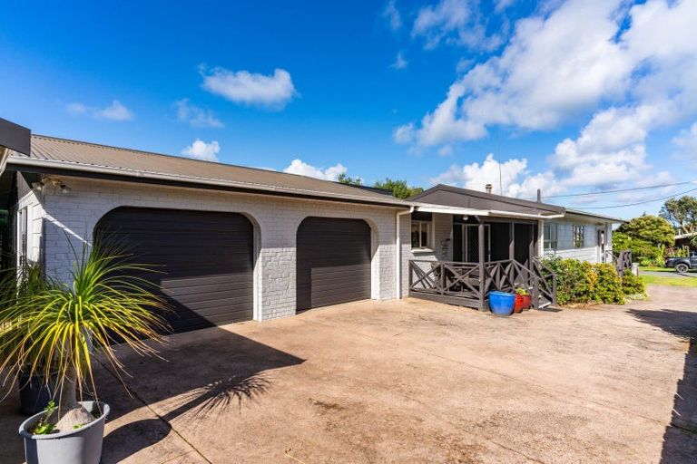Photo of property in 11 Kelly Street, Baylys Beach, Dargaville, 0377
