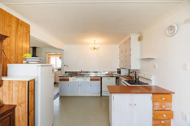 Photo of property in 30 Ngahina Street, Marton, 4710