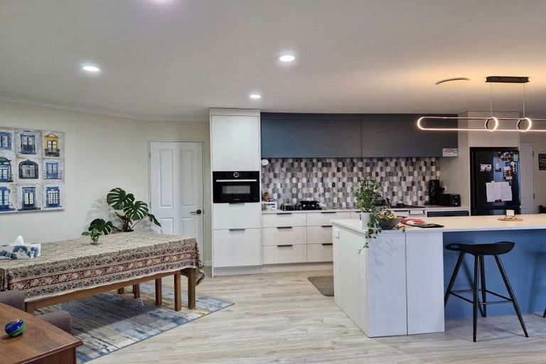 Photo of property in 11 Royal Heights, Glen Avon, New Plymouth, 4312