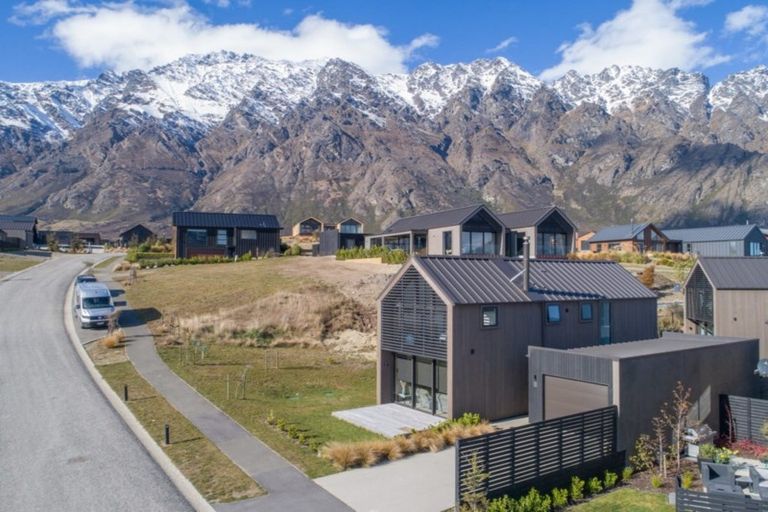 Photo of property in 25 Falconer Rise, Jacks Point, Queenstown, 9371