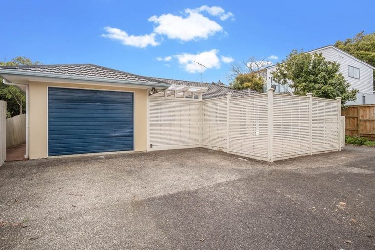 Photo of property in 1/17 Bond Crescent, Forrest Hill, Auckland, 0620