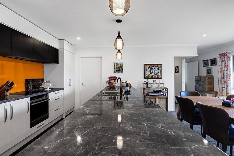 Photo of property in 17 Redwood Crescent, Hurdon, New Plymouth, 4310