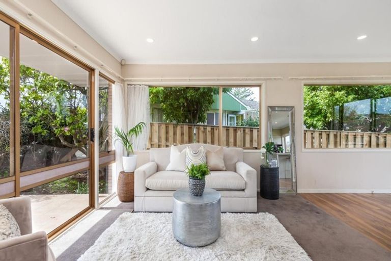 Photo of property in 3 Serrita Avenue, Sunnyhills, Auckland, 2010