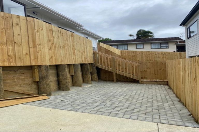 Photo of property in 24 Lewisham Street, Highland Park, Auckland, 2010